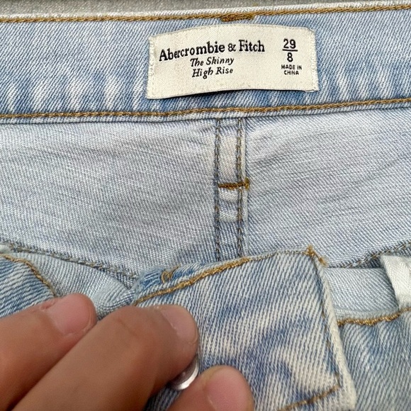 Abercrombie & Fitch The Skinny High-Rise Jeans | Size 29 / 8 | Light Wash - Picture 4 of 9